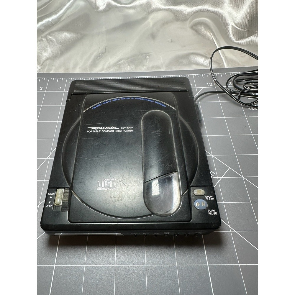 Vintage Realistic CD-3200 portable CD player made in 1989 Tested/working 3/2026